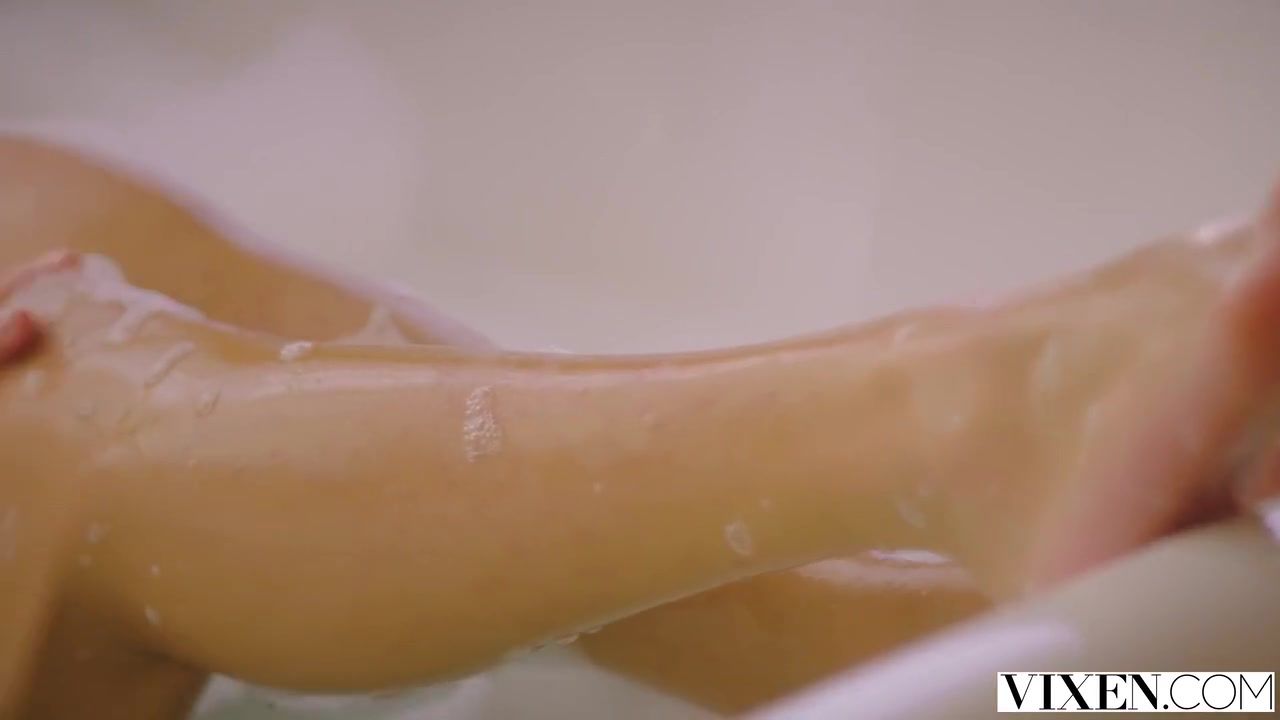 Step daddy Loves Sucking His Step Daughters Pussy