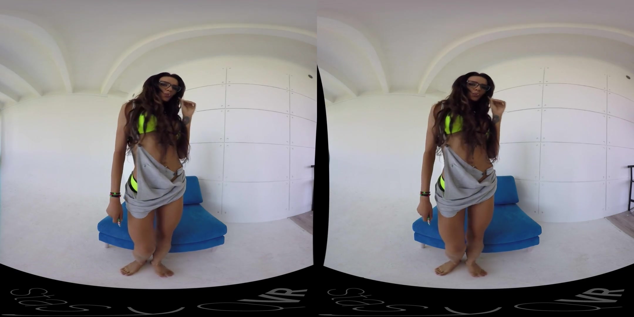SunnyQ in Vacationing Hottie Ends Up Naked - StasyQVR