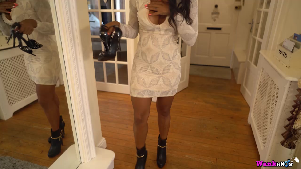 Kiki Minaj - Neighbourly Fun - Sexy Videos - WankitNow