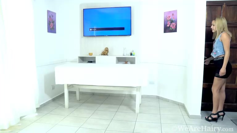 Clarita comes home to masturbate on her table