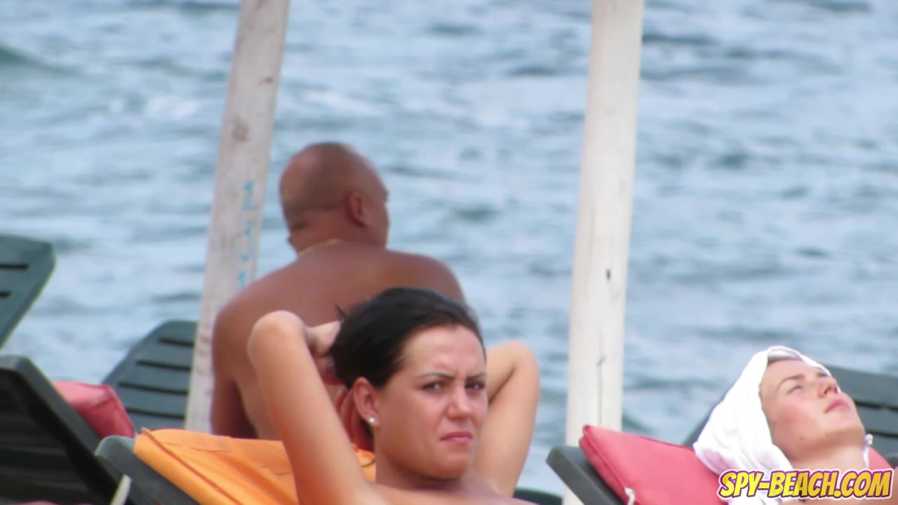 Close-Up Gorgeous Topless Beach teen 18+