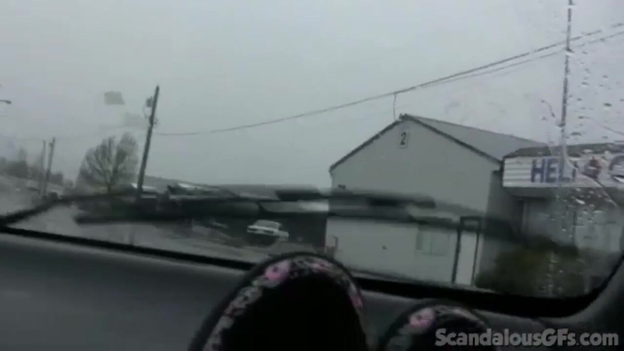 teen 18+ hottie masturbates in car