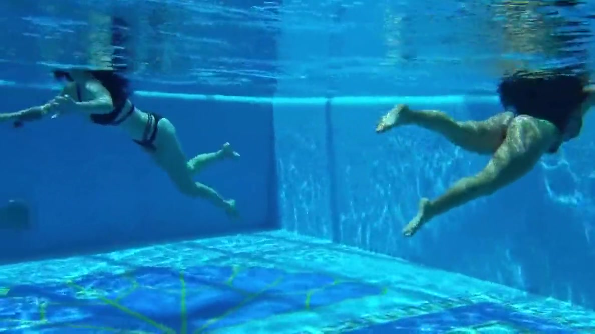 Sexy Babes With Big Tits Swim Underwater In The Pool