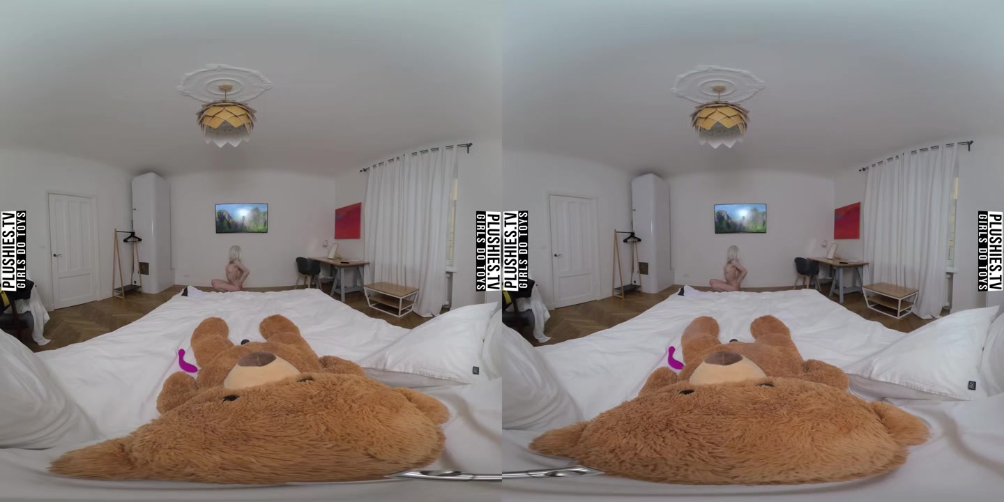 Lolly College Girl Strip And Blowjob - PlushiesVR