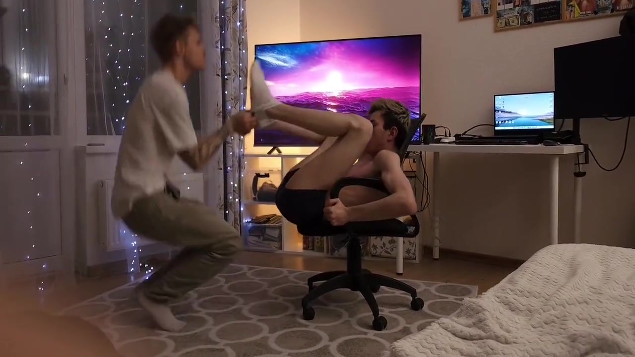 Called A student 18+ To Visit And Sweetly Fucked Him With A Big Dick With Gay Boy