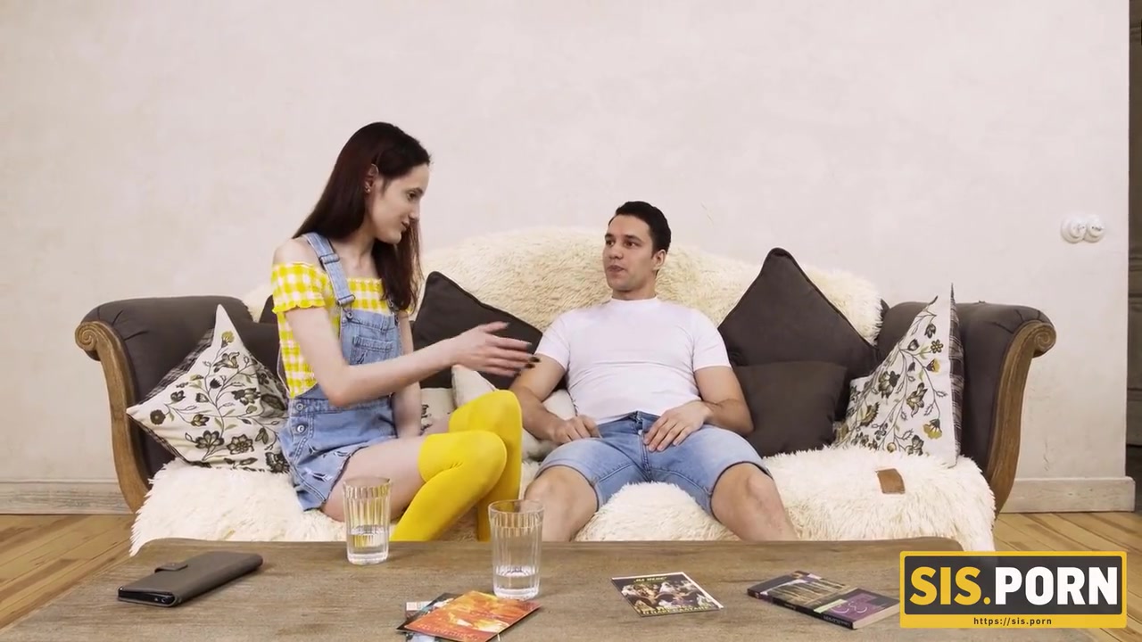 Devious Guy Manages To Lure Adorable Stepsister Into Affair