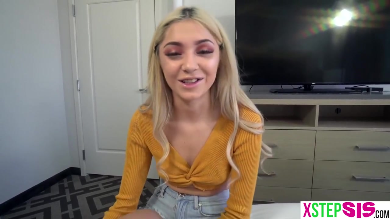 teen 18+ Stepsister Sia Lust Licks Everything She Comes Across
