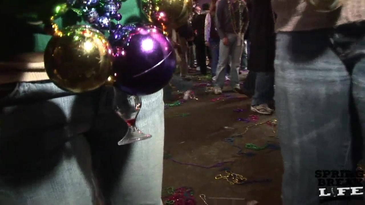 Mardi Gras Bourbon Street New Orleans - SpringbreakLife