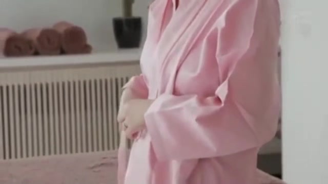 05122,Fully enjoy the female body