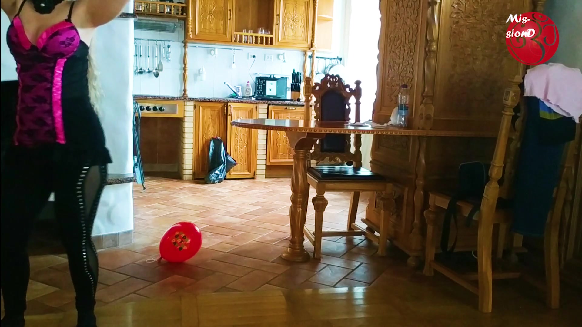 Blonde With Balloons - Sex Movies Featuring Findom Goaldigger