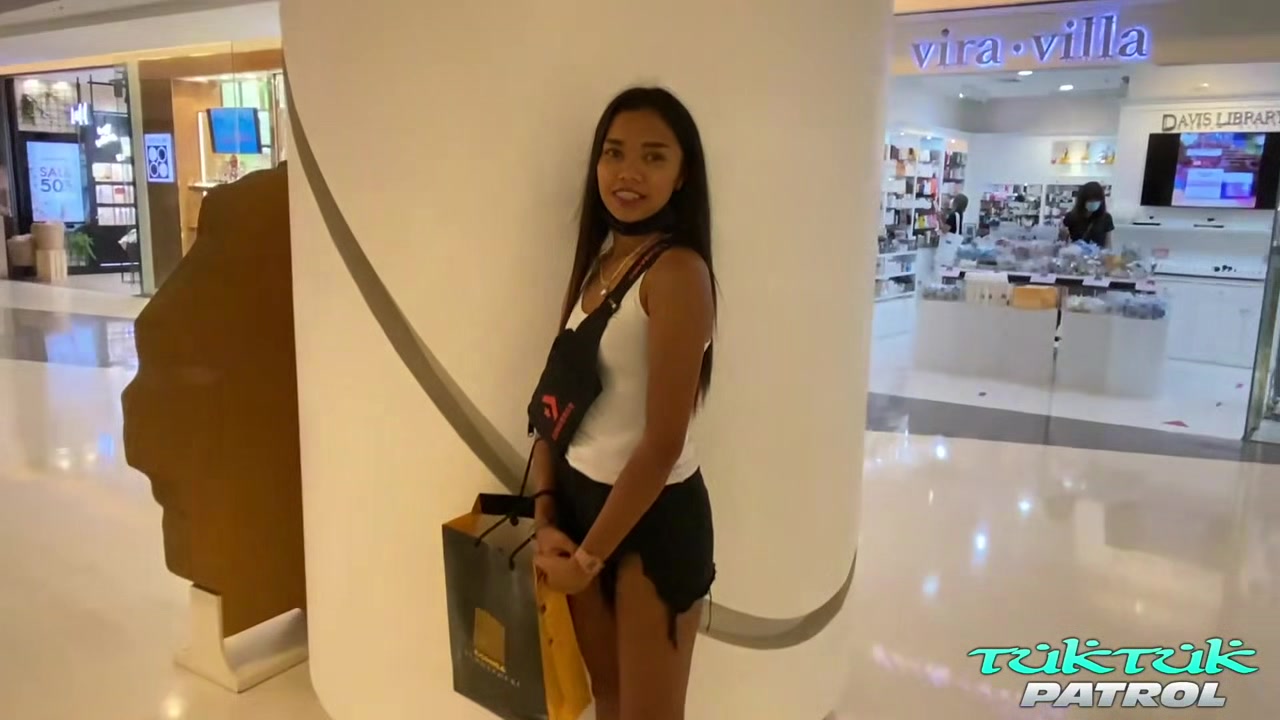 Cute Asian Stunner