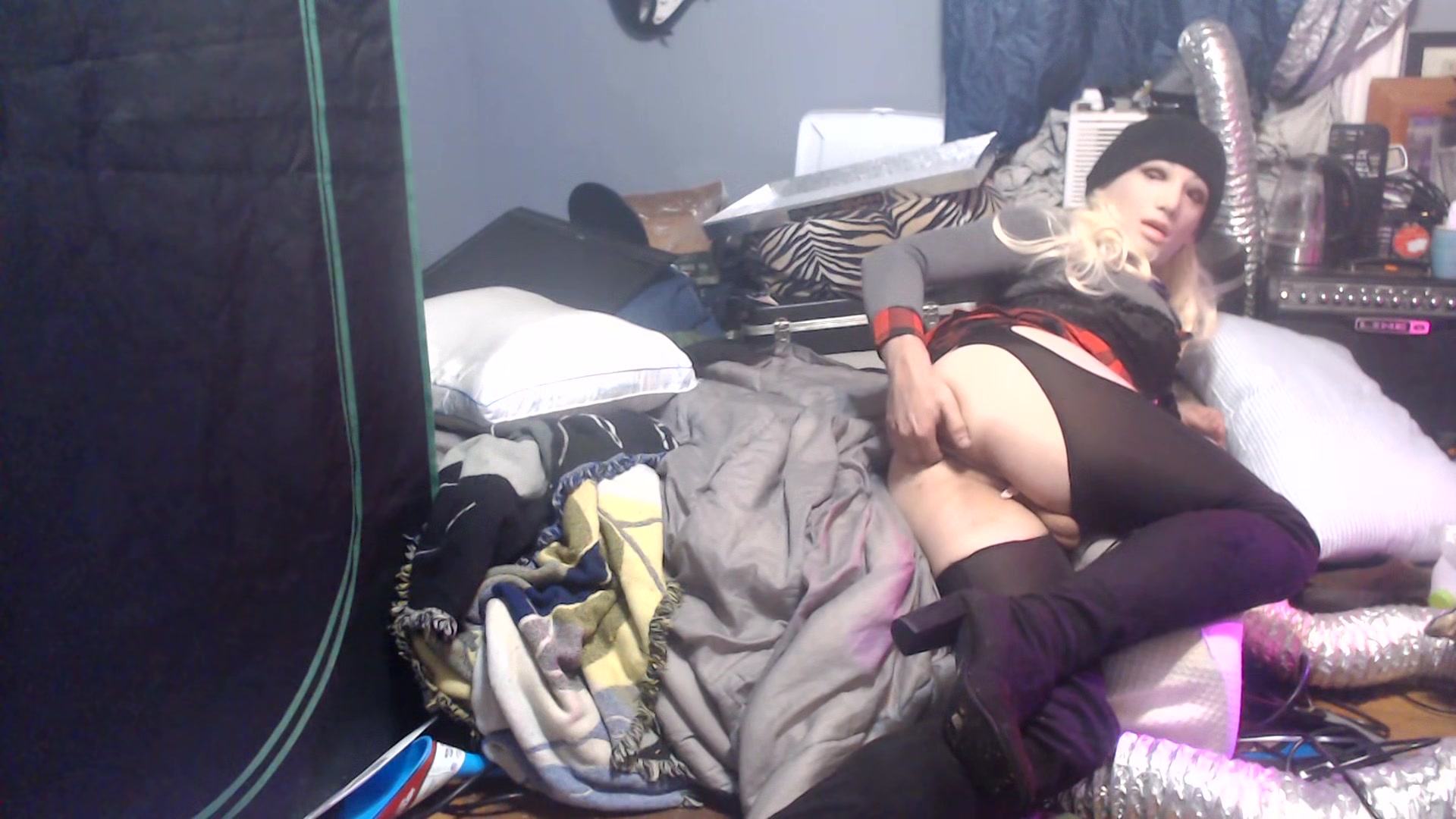 Sexy blonde TS Ass tease and twerk