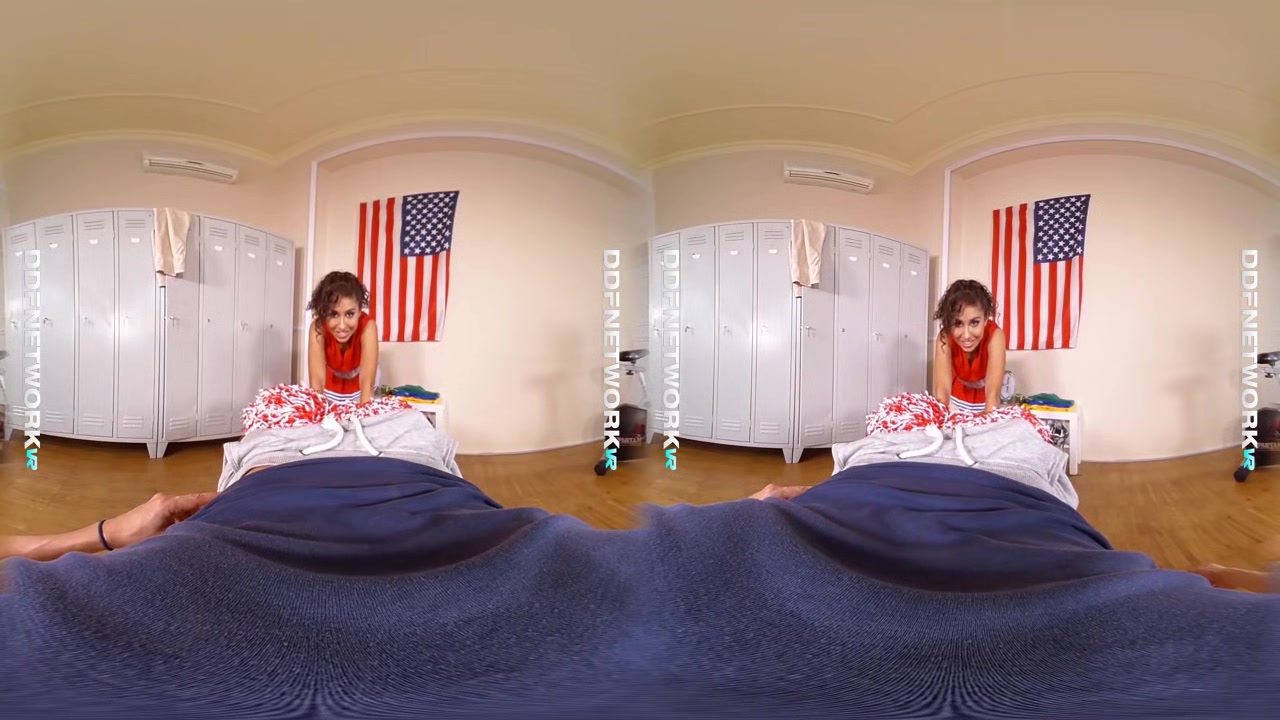 Lick That Dick: Petite Latina Goes For His Grand Cock