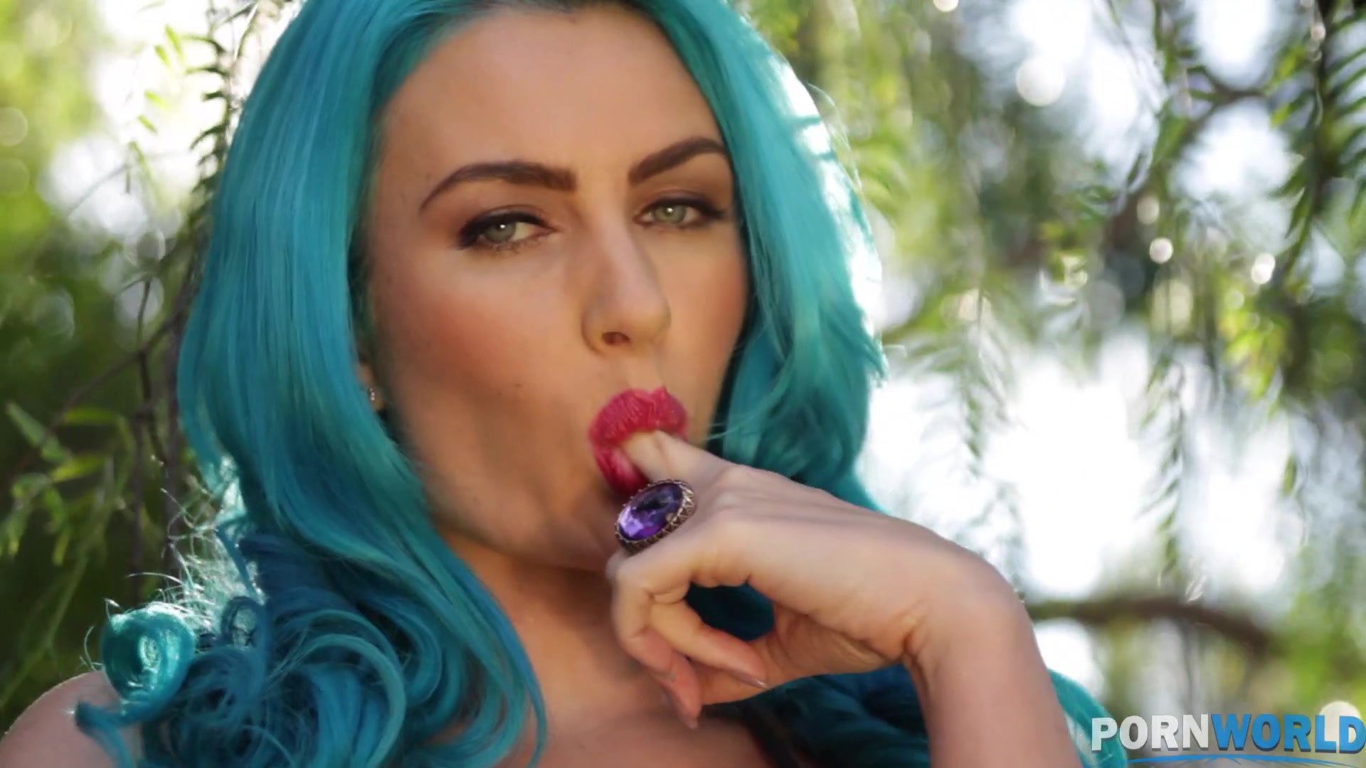 X-Rated Garden Gasm - She Gives Herself a Good One - PornWorld