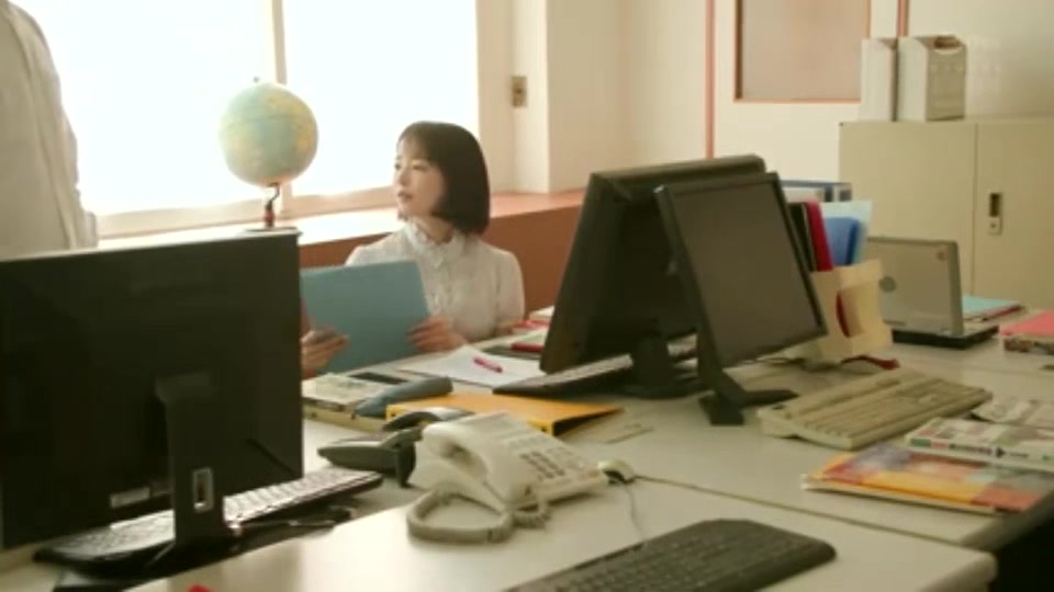 06248 Female teacher faints in agony
