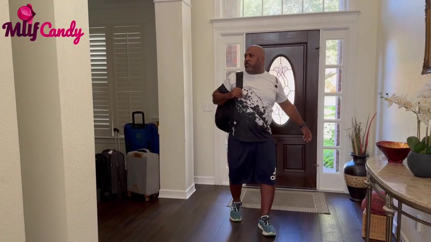 MilfCandy Alisha Adams in the wrong vacation house