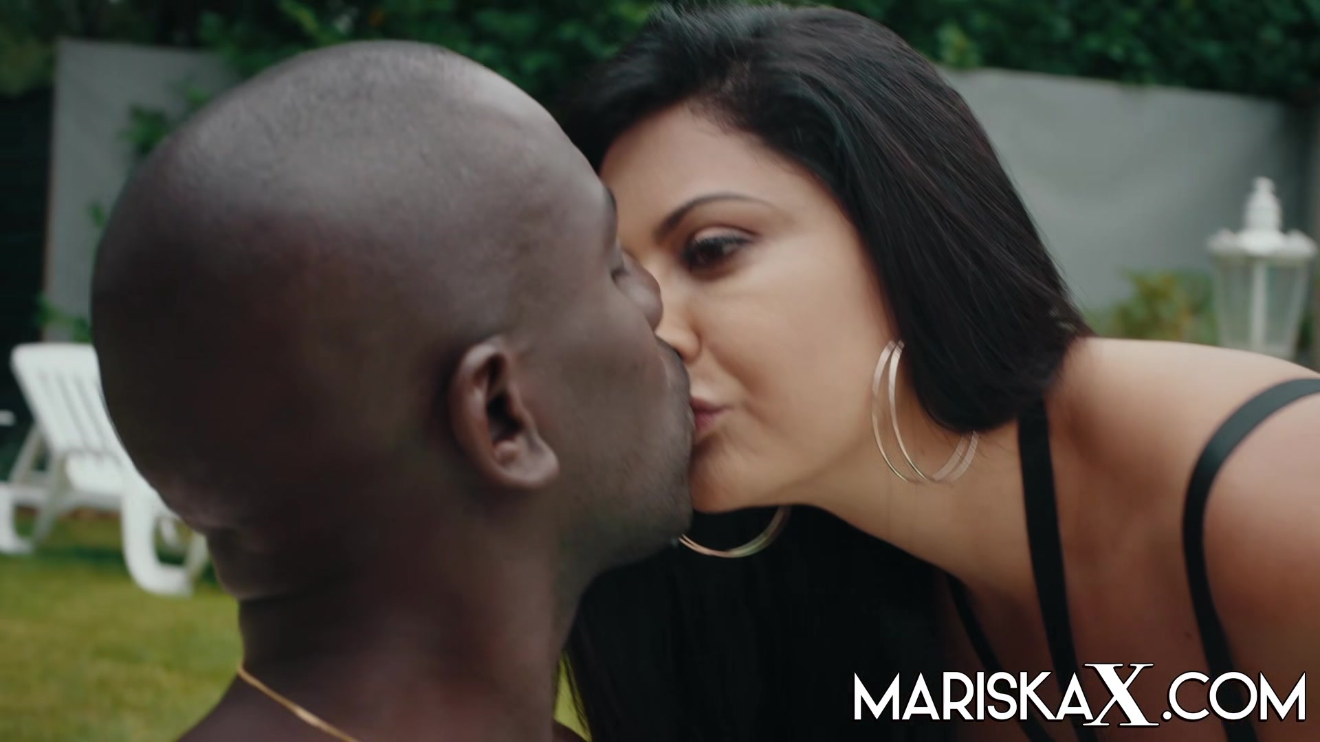 MARISKAX Mariska gets stuffed by black cock outdoors