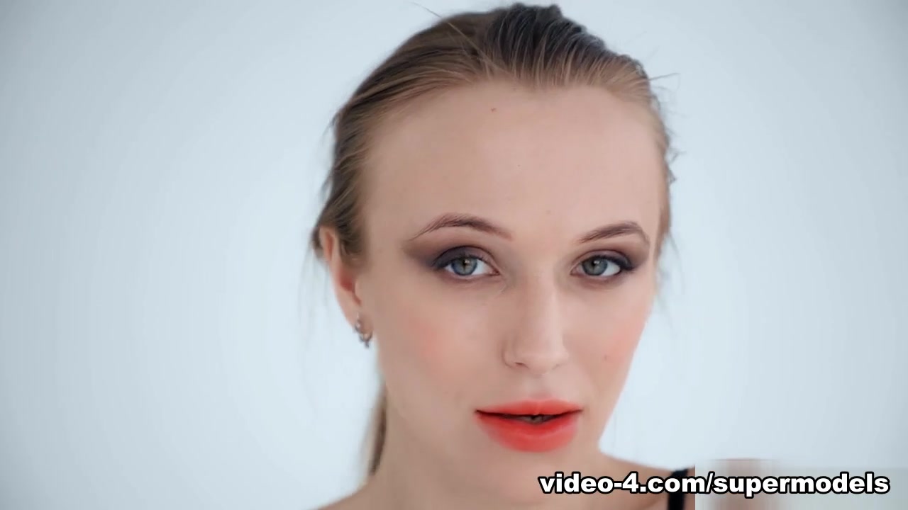 Introducing Aislin with Aislin - SuperbeModels