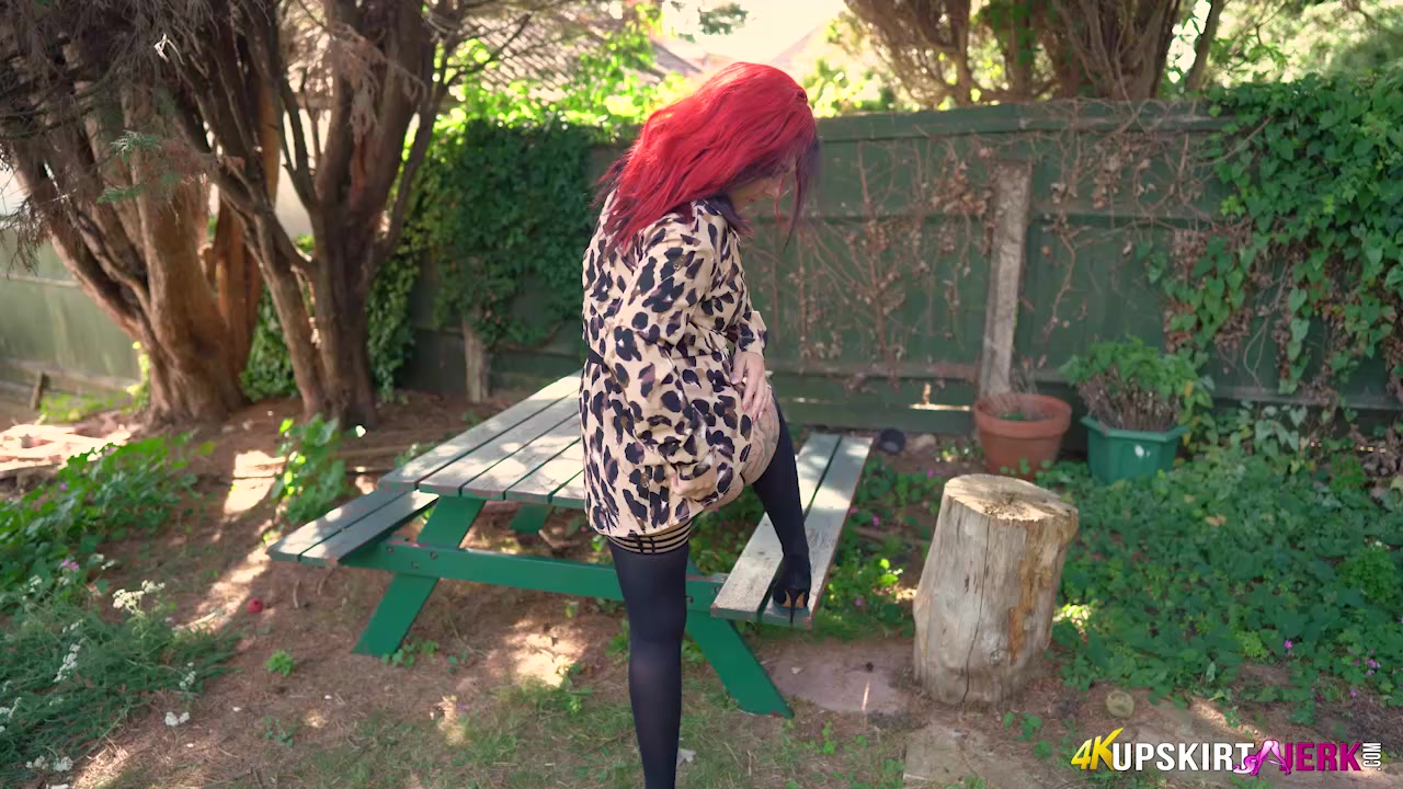 Garden Pussy - UpskirtJerk