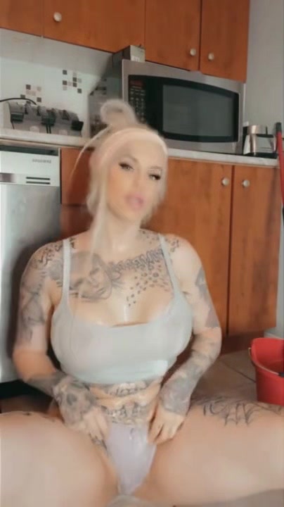 Goddess Hot Way Of Cleaning The Kitchen - Pornhubcom