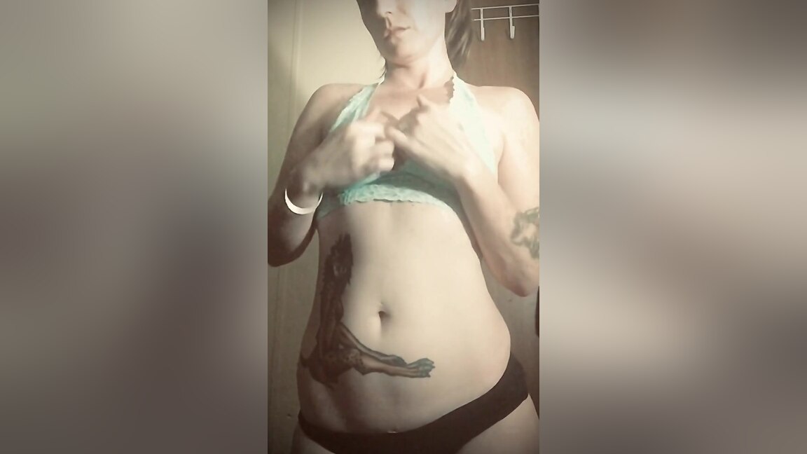 Sexy Girlfriend Striptease - Ladythetramp