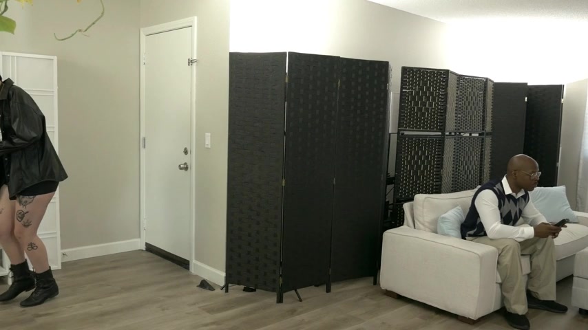 Bad Roommate - Weirdo - WillTileXXX
