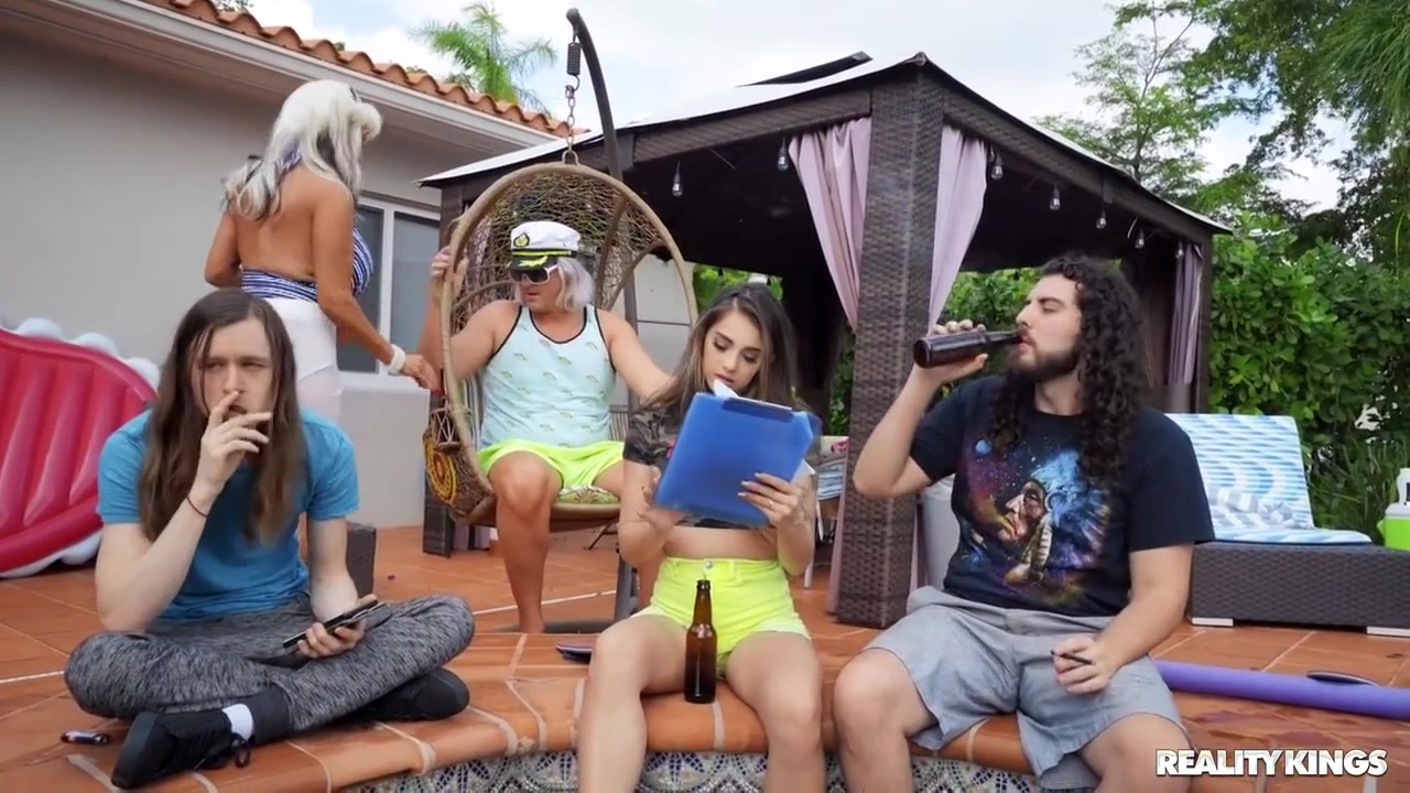 Party Crew Has 1 More Old Vs. Young Xxx Action By The Pool