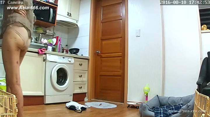 Hackers use the camera to remote monitoring of a lover's home life.***