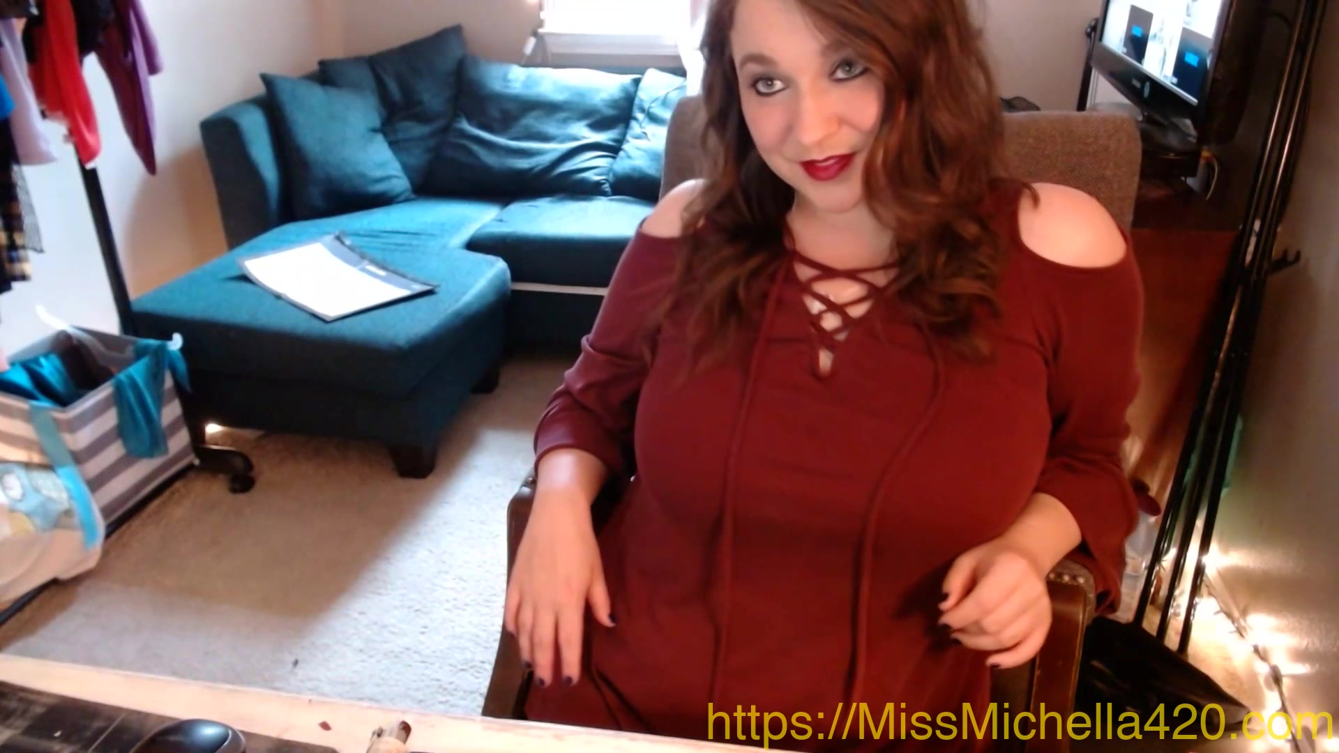 Worshipping Your Mistress Is Always The Best Way To Get Her Attention - Missmichella420