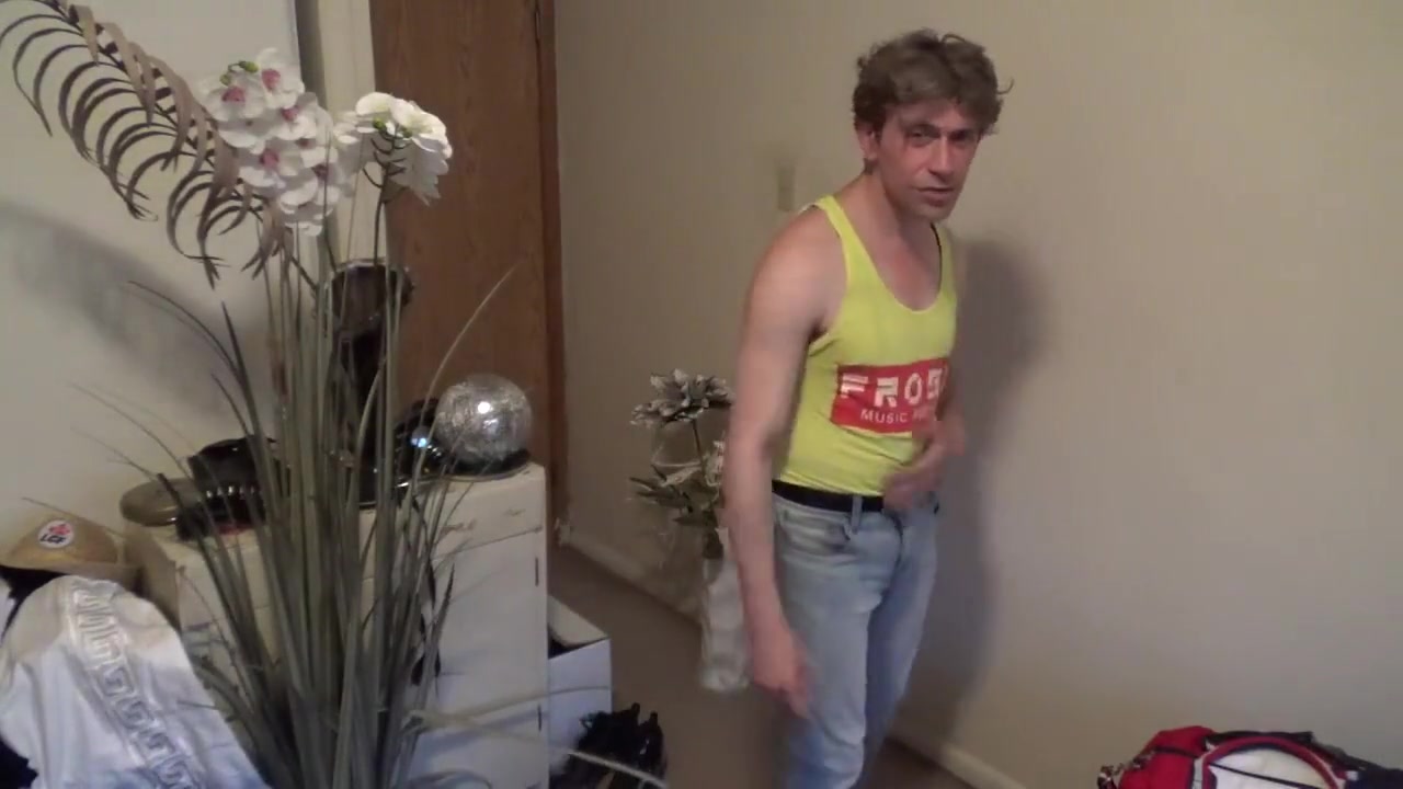 Maolos Gay Friend Spices Up His Straight Sex Life!