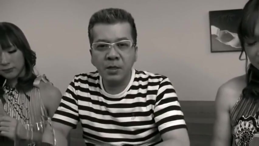 Dude dates two cute japanese shemales and has a gentle threesome with them