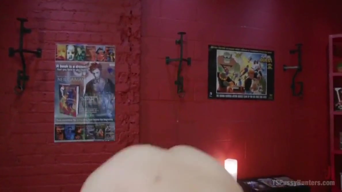 Larp Comic Book Fans Fuck And Suck Ass Pussy And Cock - Isabella Sorrenti