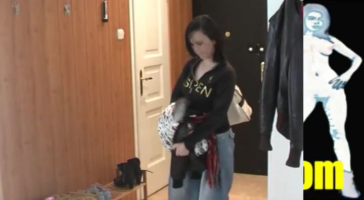 18yo amateur student 18+ spreads her legs at 1st casting