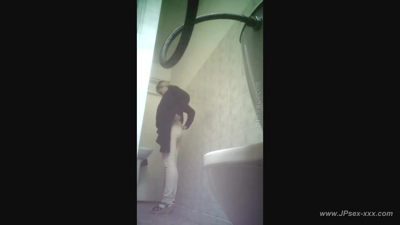 peeping blondes go to toilet.77