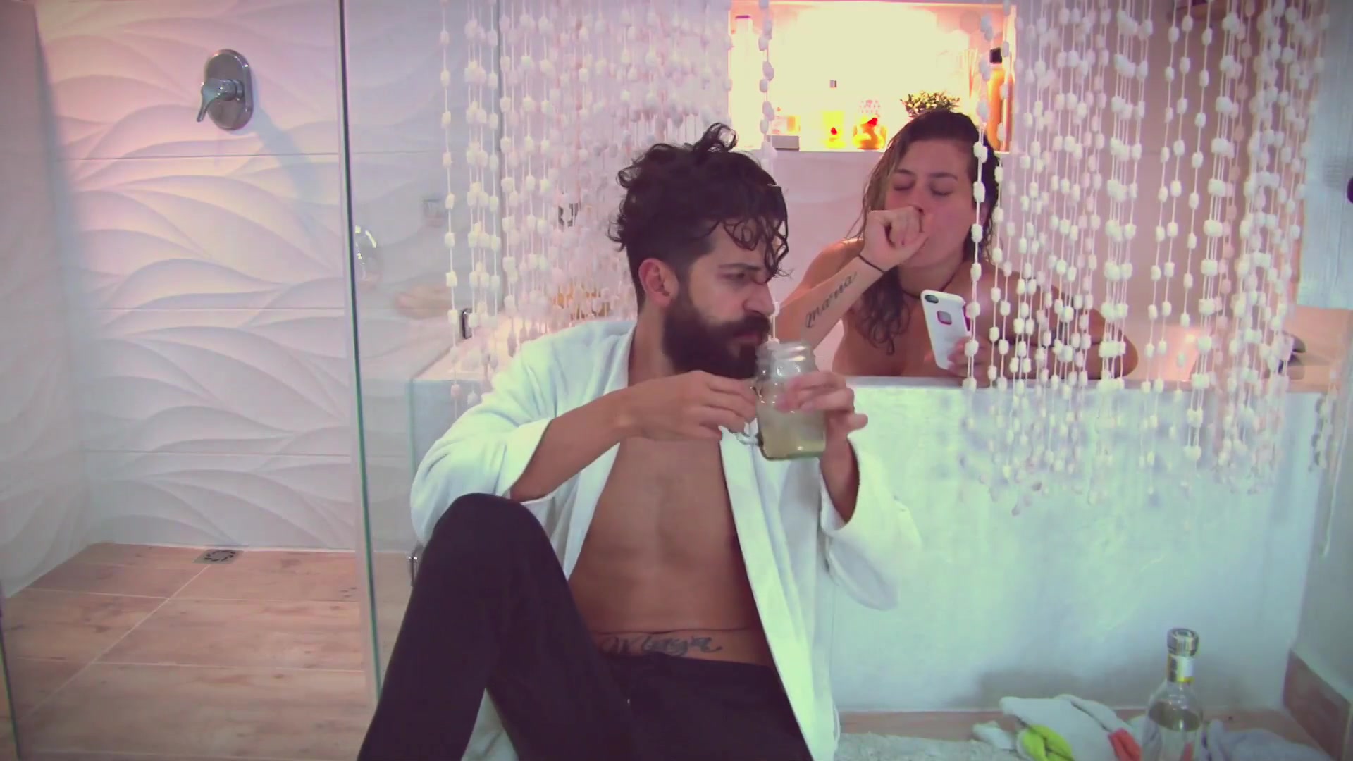 Una Ducha Luego De Las Fiestas - Sex Movies Featuring Andrea Garcia