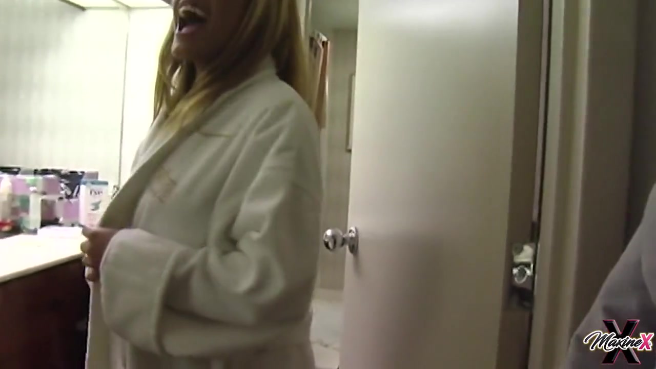 Anna And Maxine Pee On 2 Guys