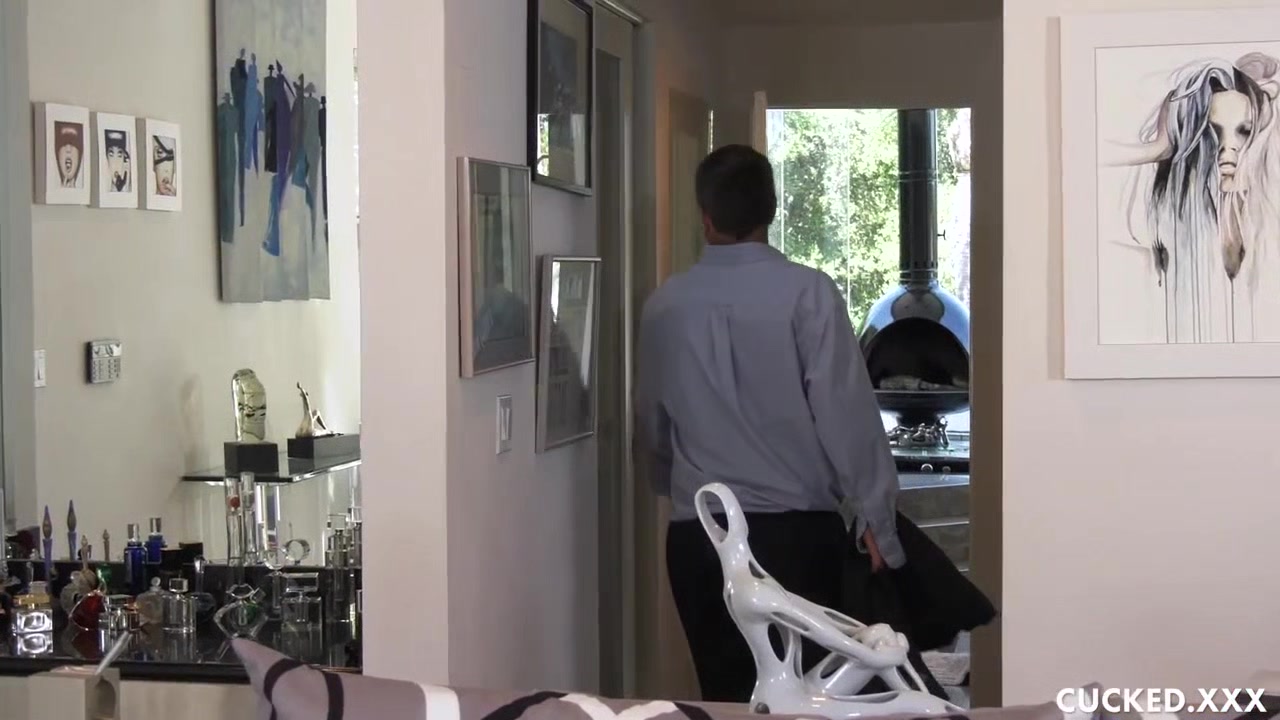 Honey Gold Has a Lazy Husband Who Can Not Please Her