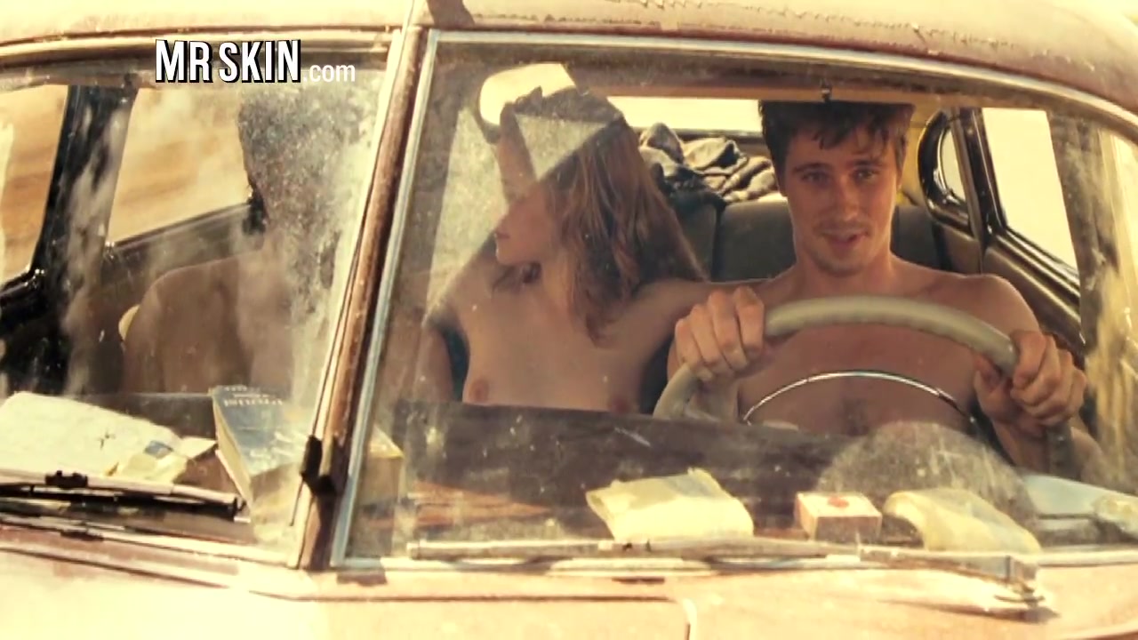 Amanda Seyfried Turns Tinseltown to Tonsiltown - Mr.Skin