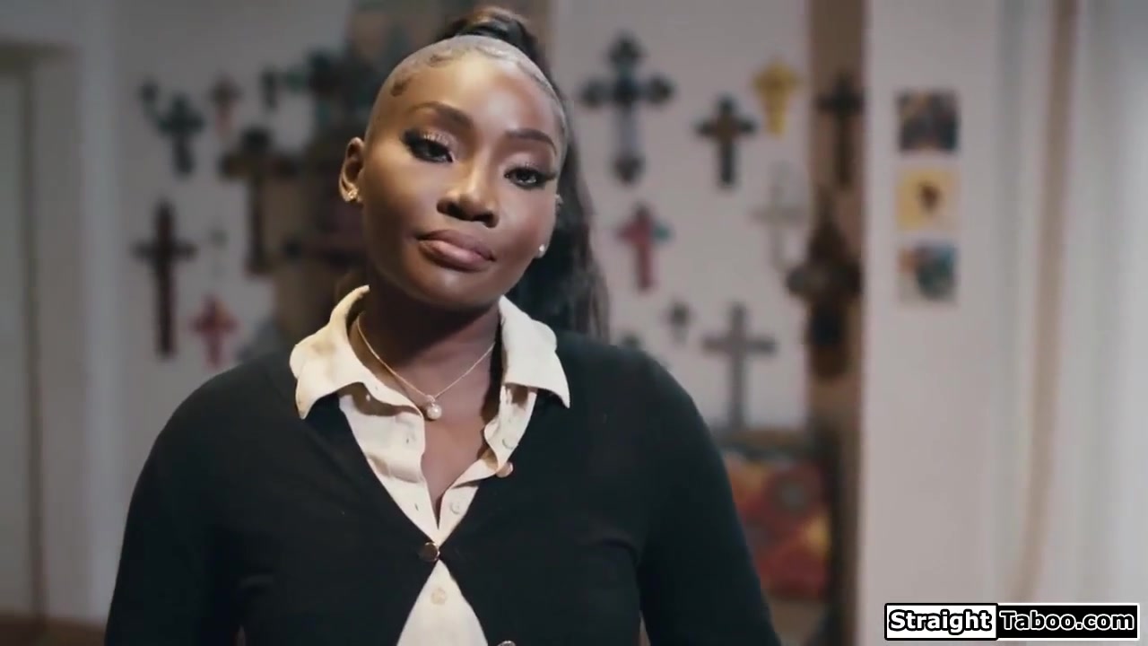 Ebony Agent Gets Asslicked And Fucked Hard To Sell A House