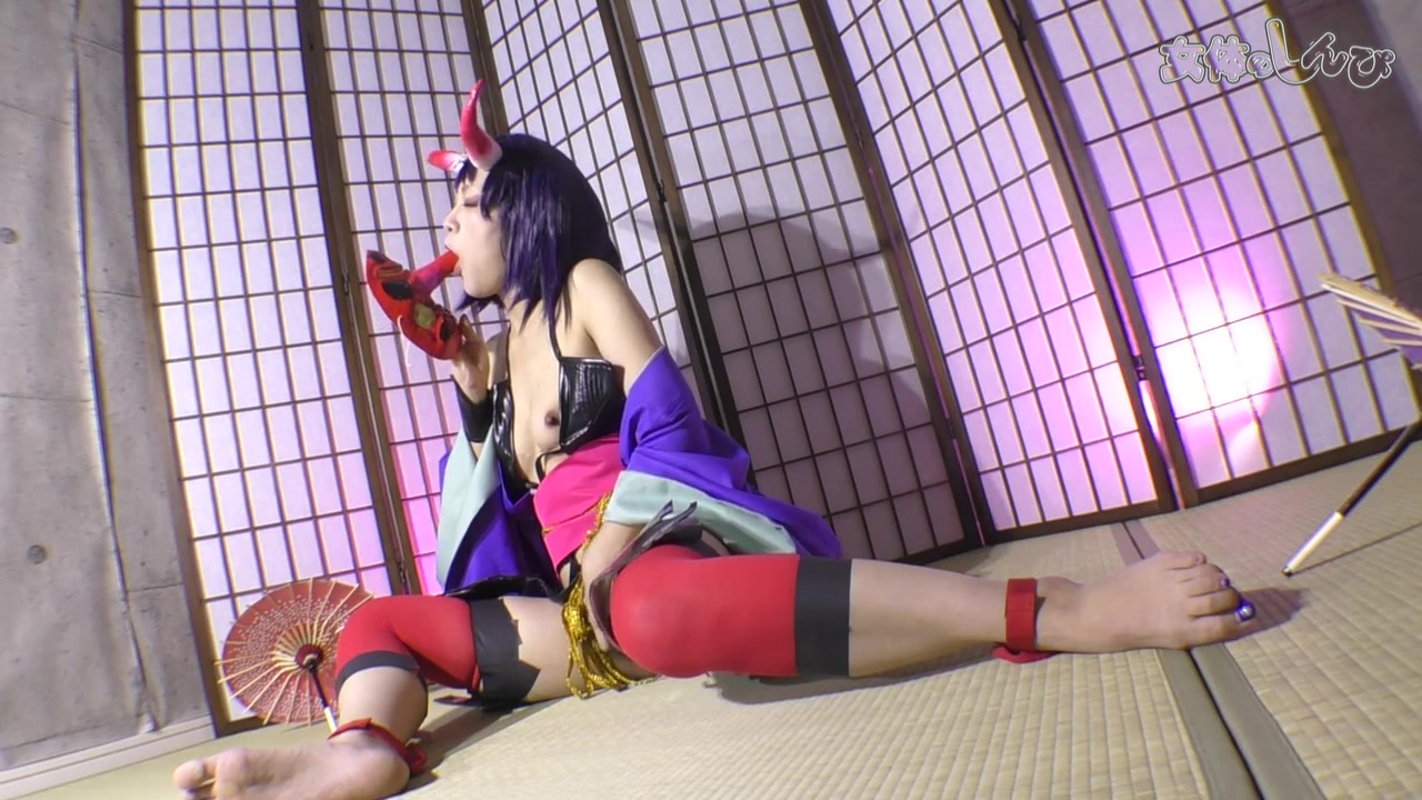 Long-nosed goblin mask masturbation. - Fetish Japanese Video