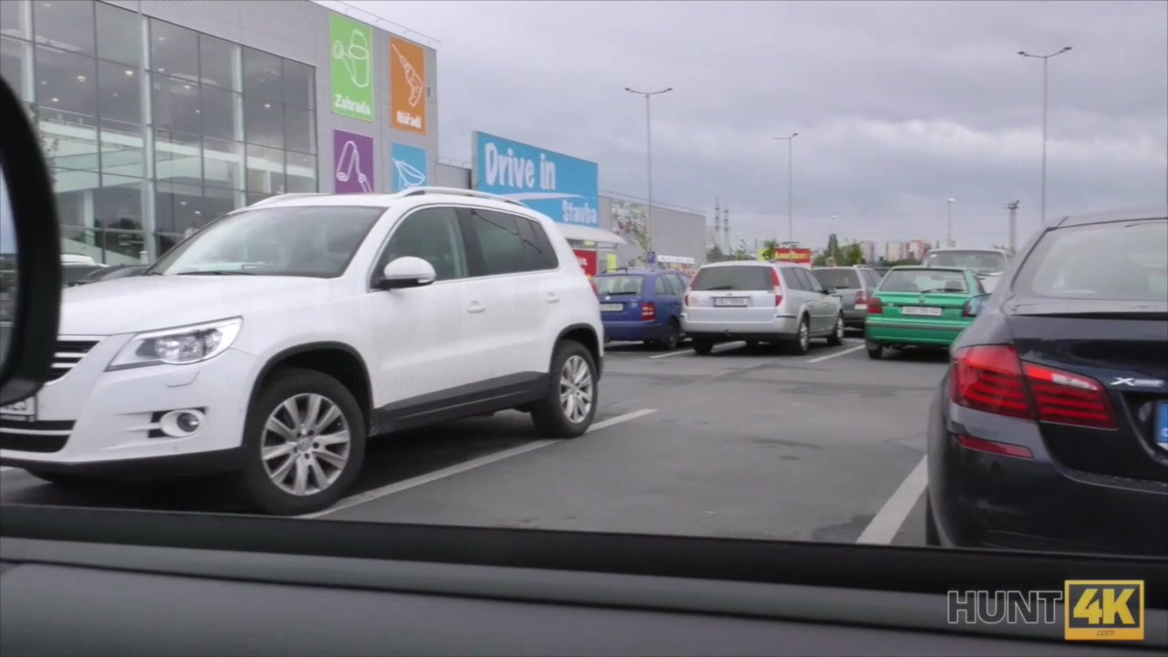 HUNT4K. How I bought young pussy during my casual shopping
