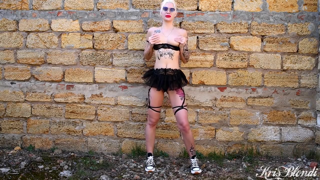 Very Beautiful In And Sexy Girl In Lingerie On The Streets Of The City Sex And Cum In Mouth
