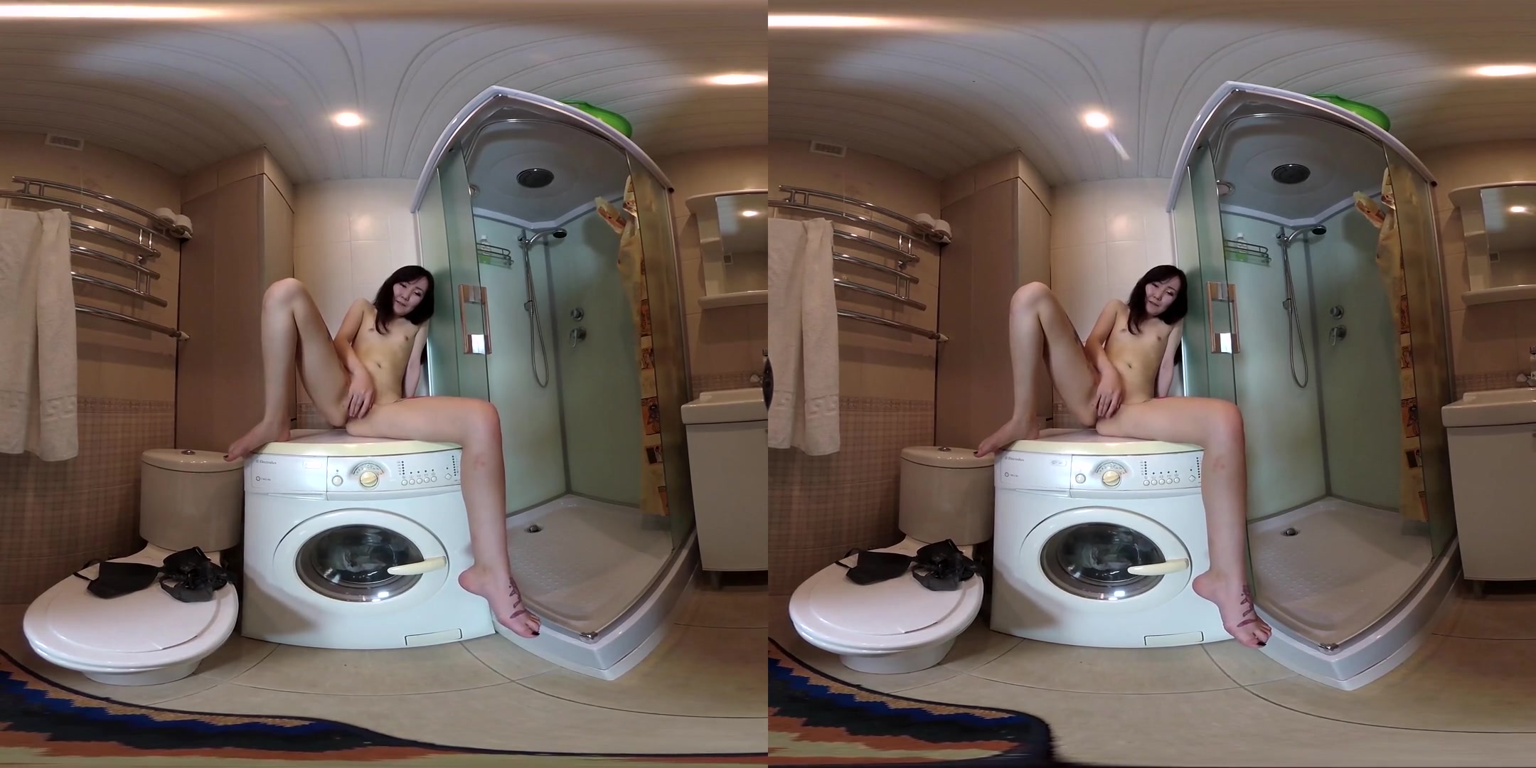 Lolli Luna in the Shower - SexLikeReal