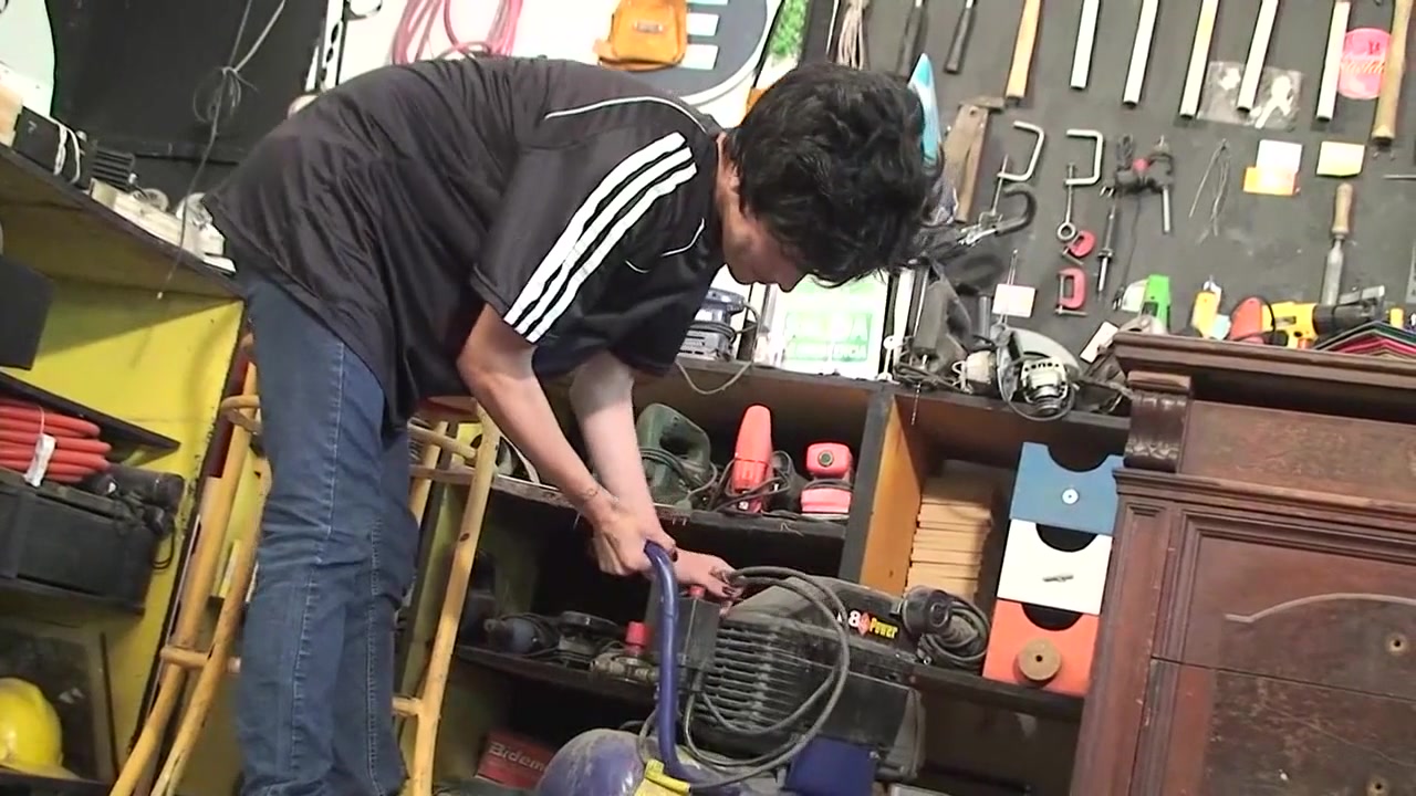 Latina Lesbian Couple Fucking In A Workshop