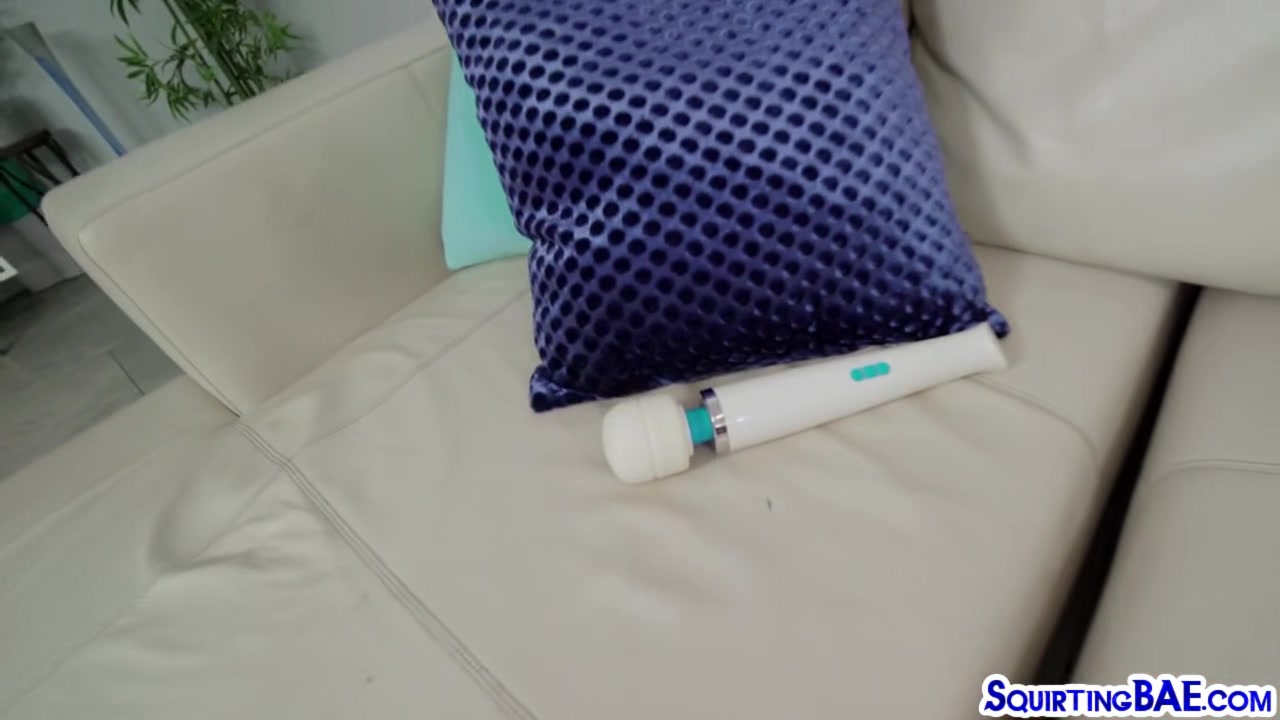 Cockhungry cute blonde deepthroating
