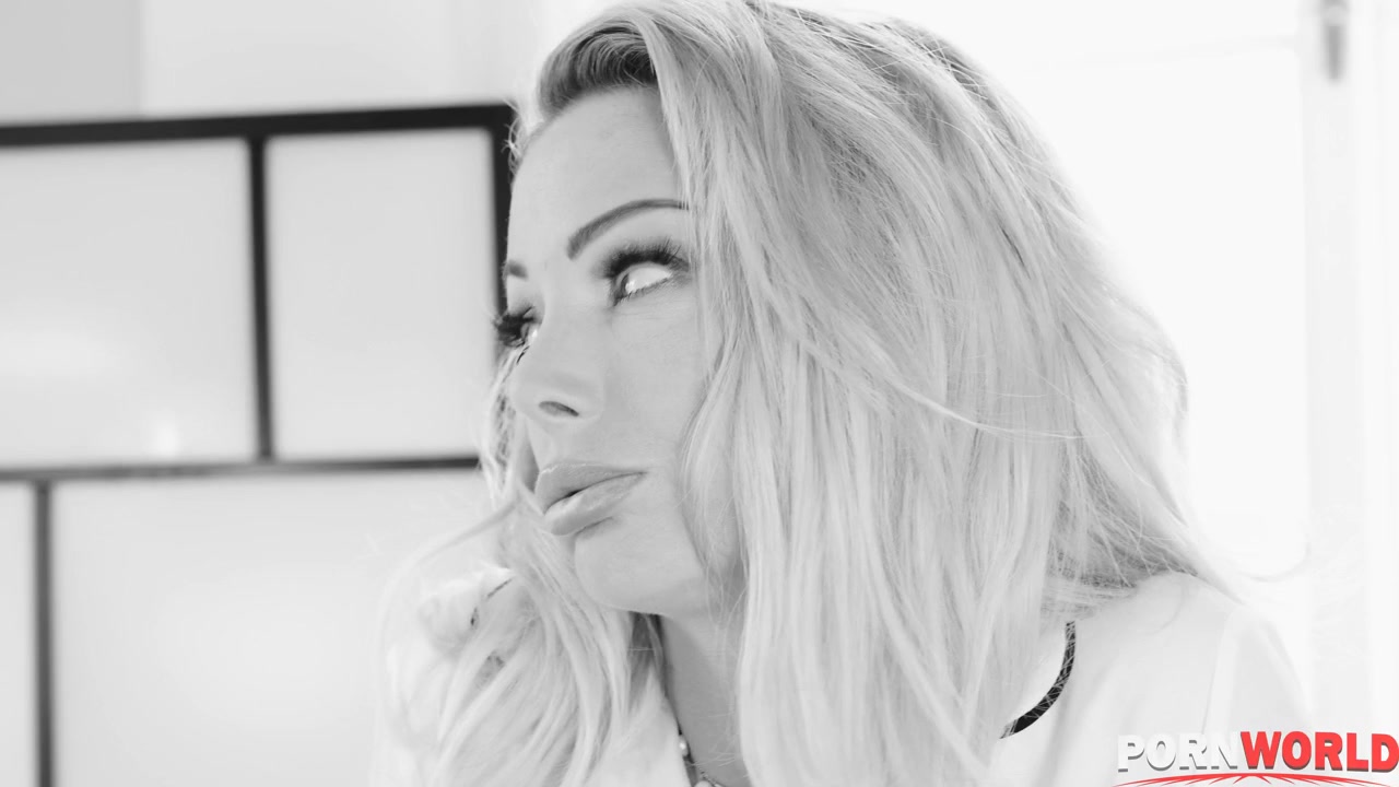Australian pornstar Isabelle Deltore goes in for hardcore anal sex therapy GP1324 - PornWorld