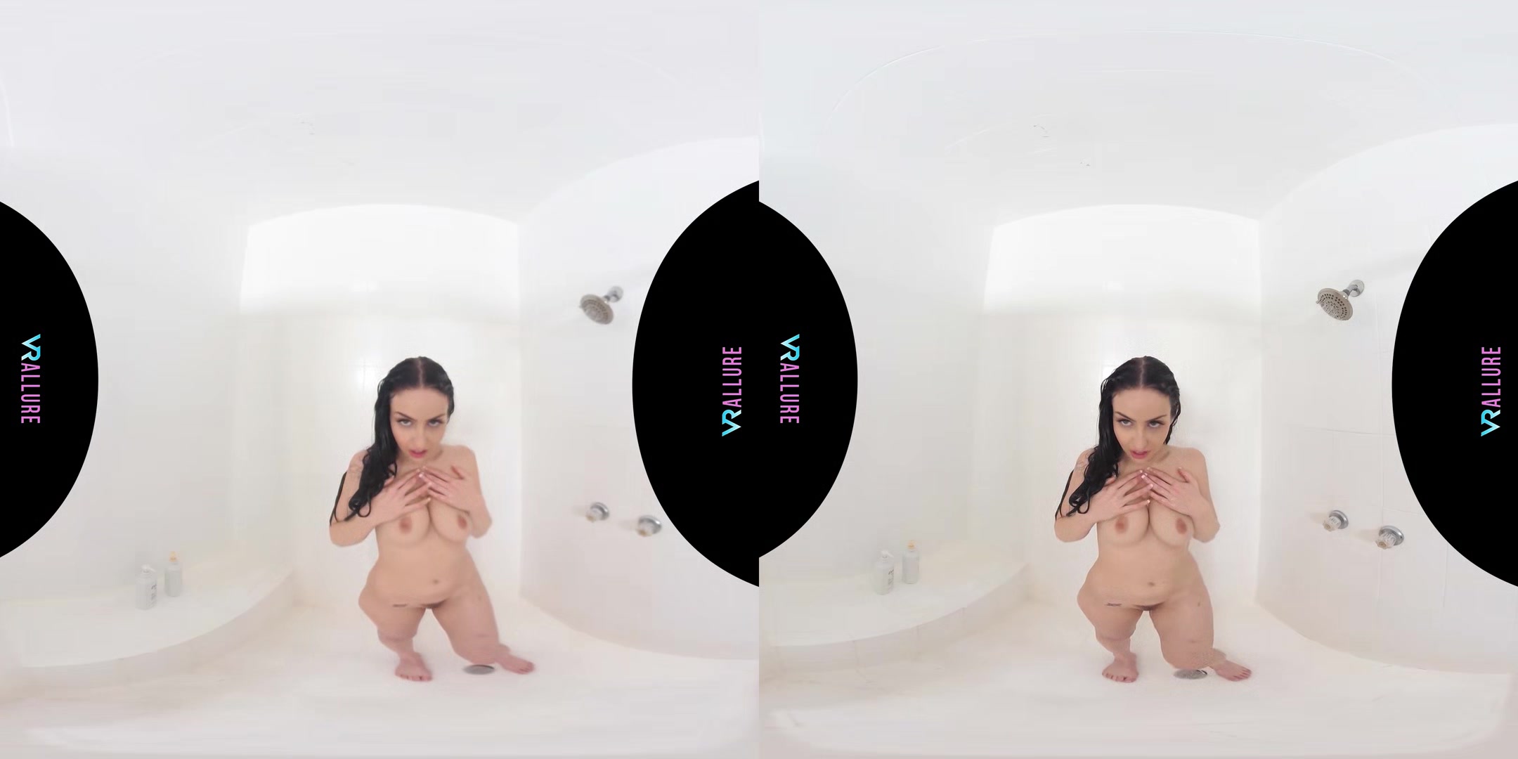 VRALLURE Beautiful Jade Baker masturbates in the bath