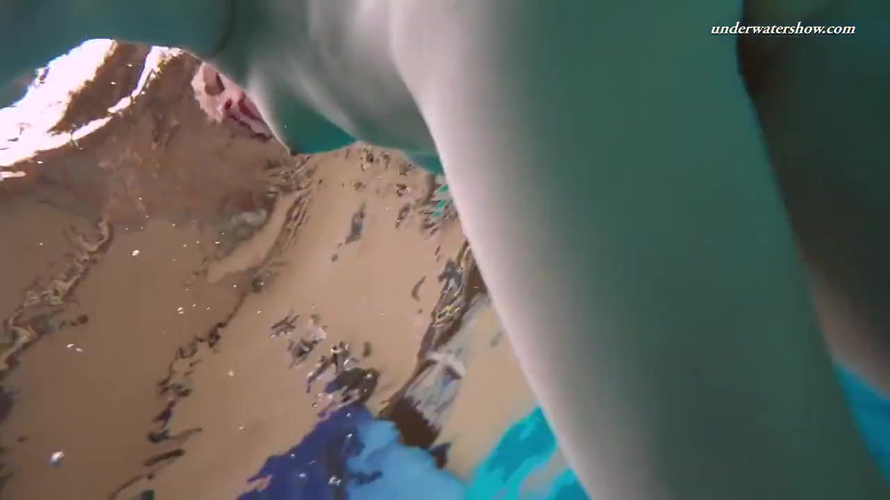 Swimsuit Babe Liza Bubarek Stripping Underwater