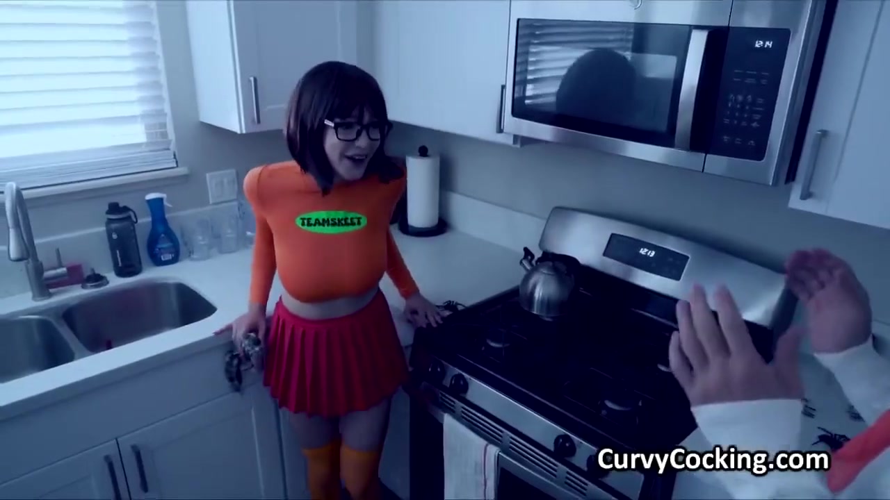 Große Titten - Titty Velma Makes Fred Exciting For Her Vagina