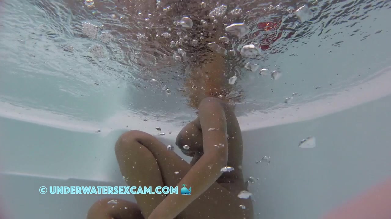 This Incredible Black Teen Is Naked In The Sauna For The First Time